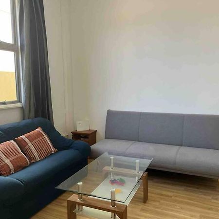 Sunny Apartment In Central Karori Wellington Bagian luar foto