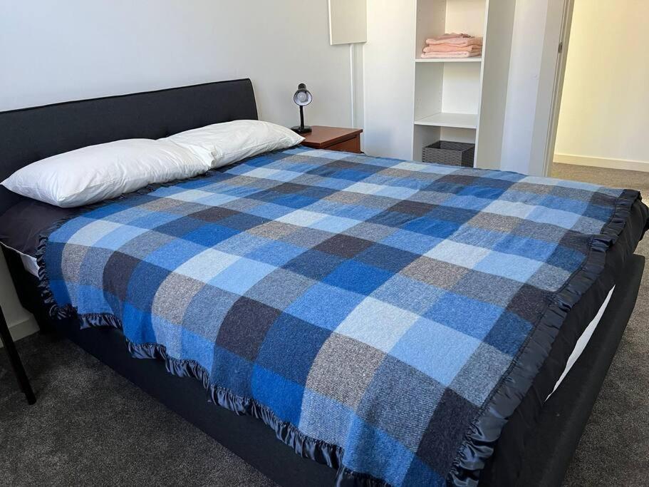 Sunny Apartment In Central Karori Wellington Bagian luar foto